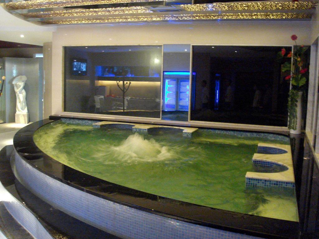 Long Zhou Grand Hotel 광저우 외부 사진